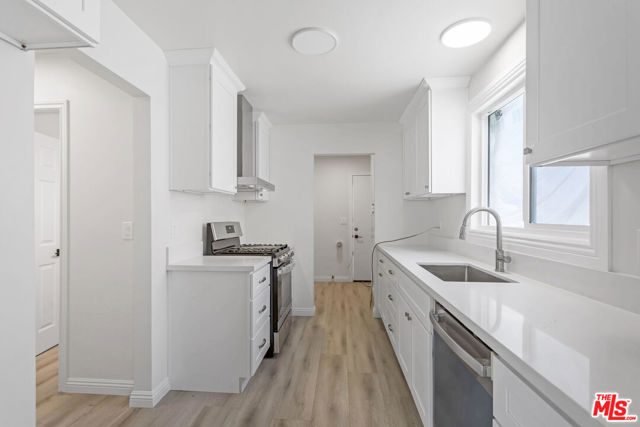 11119 S Denker Avenue, Los Angeles CA: https://media.crmls.org/mediaz/eb87cf0b-c758-45d8-a5fb-2062a6a0bce3.jpg