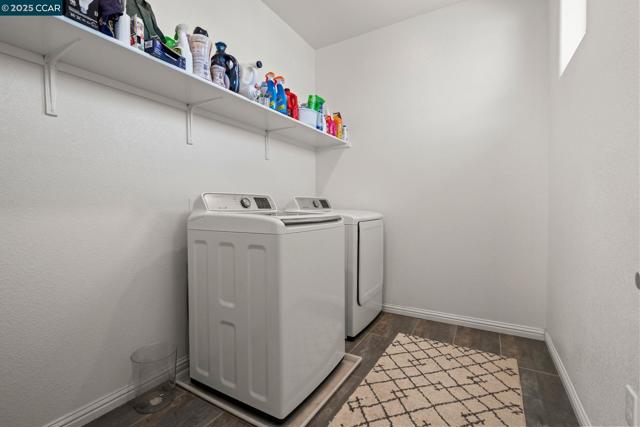 158 Wooley Creek Way, Brentwood CA: https://media.crmls.org/mediaz/eb87dde0-a6f1-4916-a395-f8e8858e290f.jpg