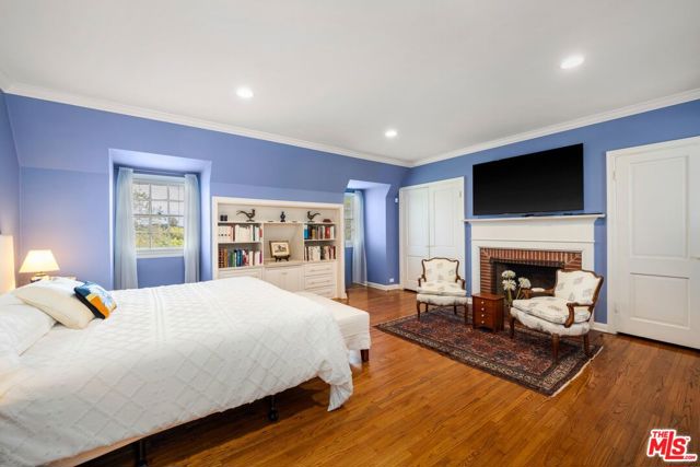 12309 9th Helena Drive, Los Angeles CA: https://media.crmls.org/mediaz/eb87ee58-ff42-4f9b-b24c-927b6865516a.jpg