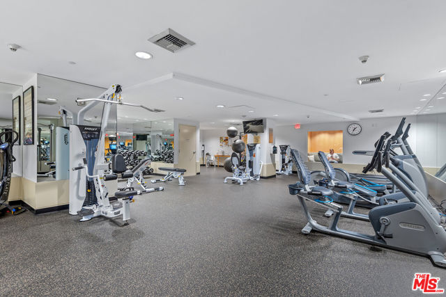 13600 Marina Pointe Drive, Marina del Rey CA: https://media.crmls.org/mediaz/eb87ff2f-5254-4d0c-9e0f-753d16f3e3ff.jpg
