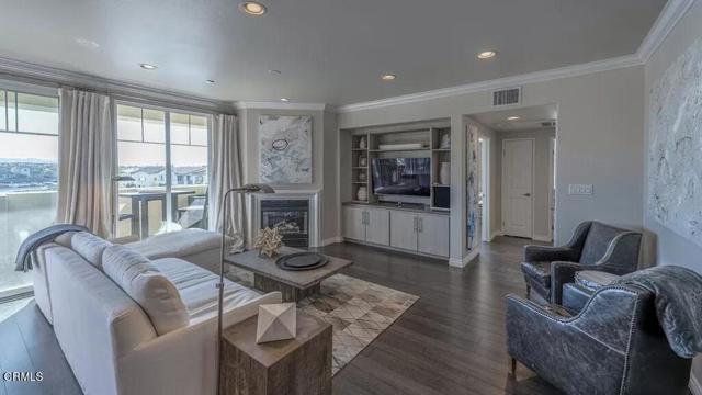 4346 Tradewinds Drive, Oxnard CA: https://media.crmls.org/mediaz/eb882ba1-bdba-43ff-b391-6bb838371638.jpg