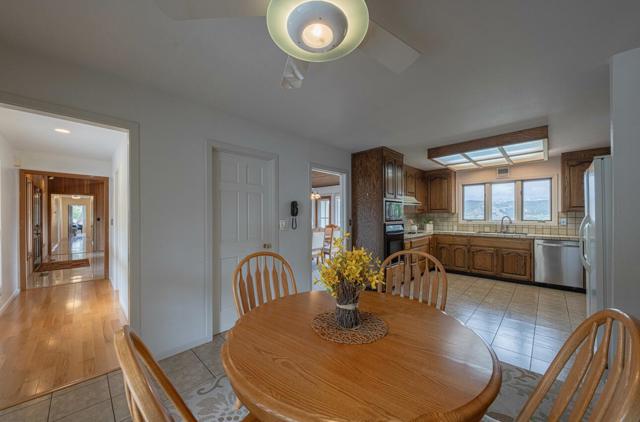 24935 Corte Poco, Salinas CA: https://media.crmls.org/mediaz/eb884522-a9ca-4b9c-9a6b-95656e1c3d14.jpg
