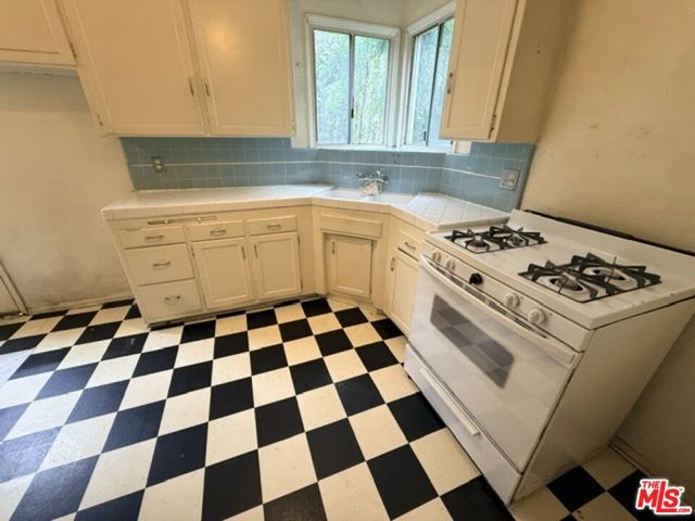 11842 Ocean Park Boulevard photo 5