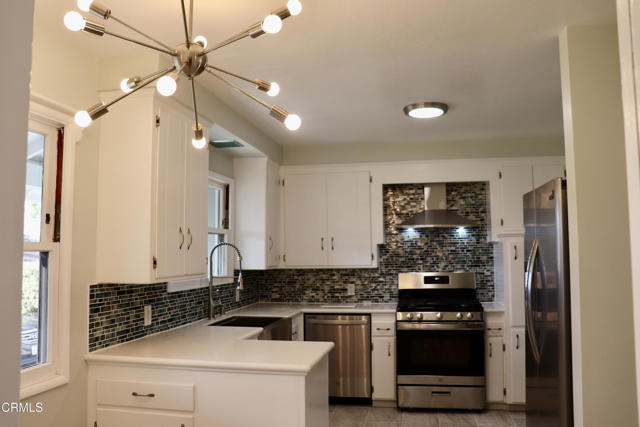 Detail Gallery Image 5 of 9 For 911 Wiladonda Dr, La Canada Flintridge,  CA 91011 - 3 Beds | 2 Baths