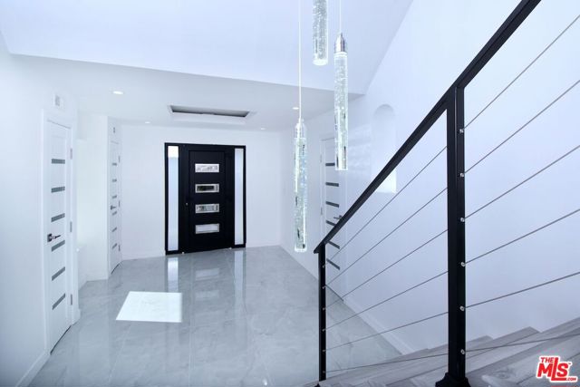 12112 Woodley Avenue, Granada Hills CA: https://media.crmls.org/mediaz/eb88d1a0-5cc9-4816-a47e-42da87249b80.jpg