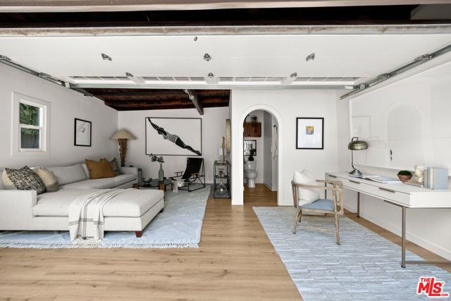 6410 Drexel Avenue, Los Angeles CA: https://media.crmls.org/mediaz/eb8948f0-5435-4083-a2f5-6206dd238ad2.jpg