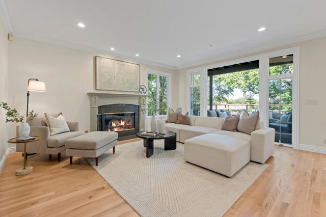 739 Oak View Way, Redwood City CA: https://media.crmls.org/mediaz/eb8a3857-4f7d-48ae-92aa-a2e4a0a45f4d.jpg