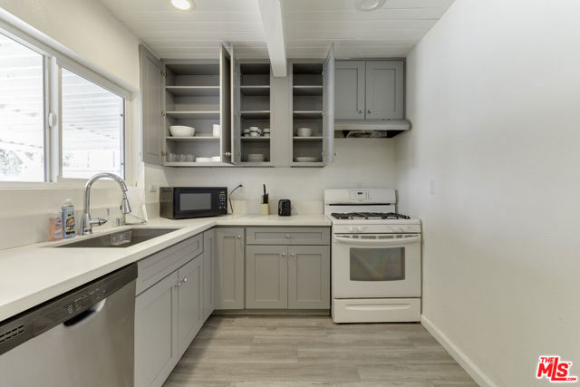 11812 RANDALL Street, Sun Valley CA: https://media.crmls.org/mediaz/eb8a5407-396c-40ef-a7f0-afc1b8acf8a8.jpg