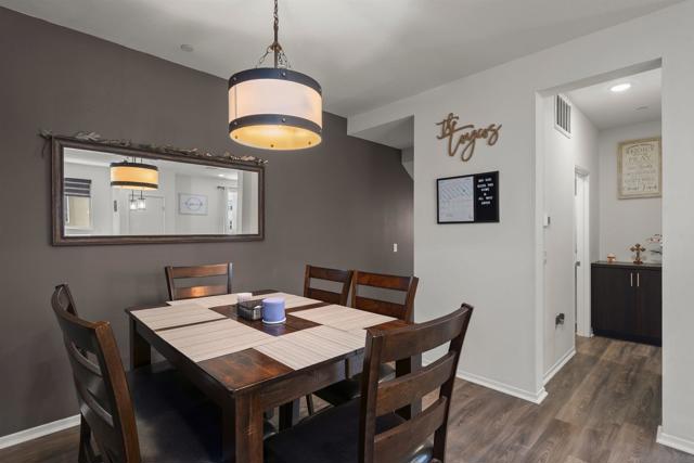 5506 Sandcliff Ln, San Diego CA: https://media.crmls.org/mediaz/eb8a6dac-977b-4b0b-a05b-0d2da578c34c.jpg