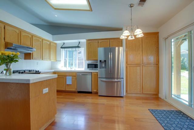 2171 Spruce Drive, Hollister CA: https://media.crmls.org/mediaz/eb8b3bfe-1b1f-4ab7-ba39-2a7d9fe7aa6e.jpg