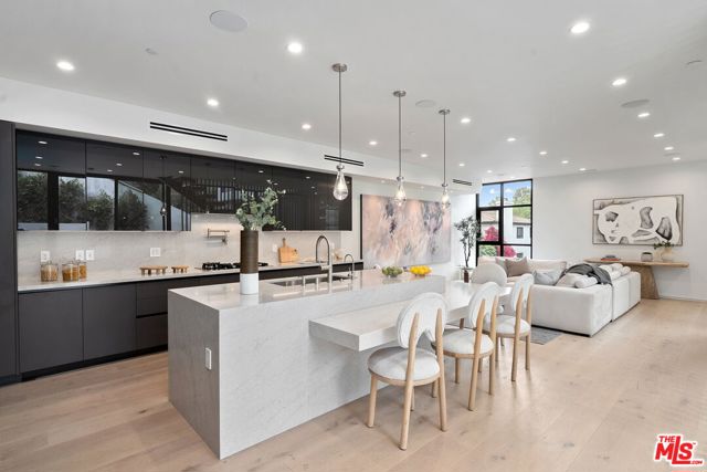 3670 Buena Park Drive, Studio City CA: https://media.crmls.org/mediaz/eb8b5179-772f-4d6a-8a57-dfef60ad704a.jpg