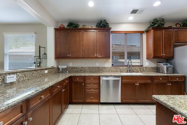 1514 Green Creek Trail, Beaumont CA: https://media.crmls.org/mediaz/eb8ce4d5-77e3-4687-ad4a-3b532f4c27ab.jpg