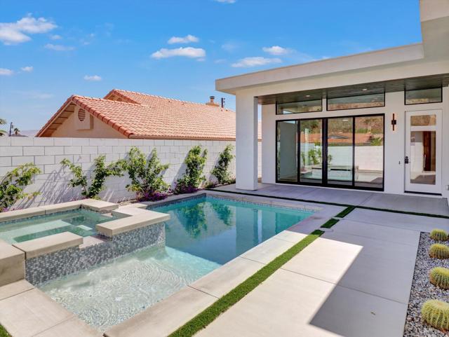 52120 Avenida Alvarado, La Quinta CA: https://media.crmls.org/mediaz/eb8d4cbe-594b-43c9-a771-9d6f2885648e.jpg