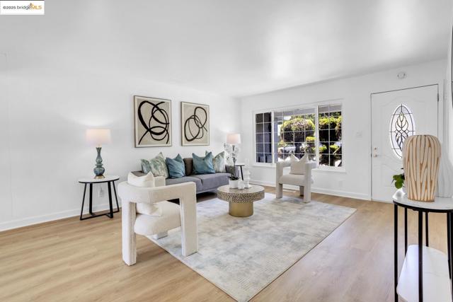 1651 Via Sarita, San Lorenzo CA: https://media.crmls.org/mediaz/eb8e70a2-2a73-42f7-a11a-0aea7ab830af.jpg