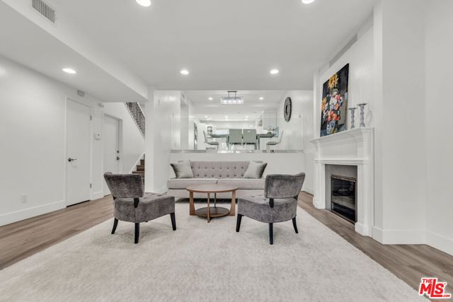 13224 Admiral Avenue, Marina del Rey CA: https://media.crmls.org/mediaz/eb8e83ec-dbba-467b-9f0a-ecd20c61e62b.jpg