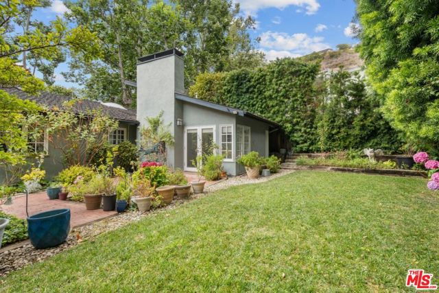 30604 Sicomoro Drive, Malibu CA: https://media.crmls.org/mediaz/eb8e9b34-f001-446a-80f0-8914645ad1c7.jpg