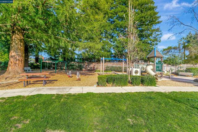 19 Marques Pl, Danville CA: https://media.crmls.org/mediaz/eb8edf82-d978-451e-88b4-9e1b55a5b689.jpg