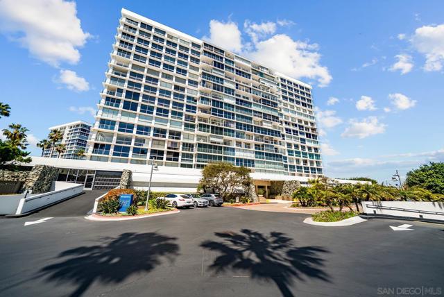 1810 Avenida Del Mundo, Coronado CA: https://media.crmls.org/mediaz/eb8f5018-1b74-44f5-af39-a0f16e926f58.jpg