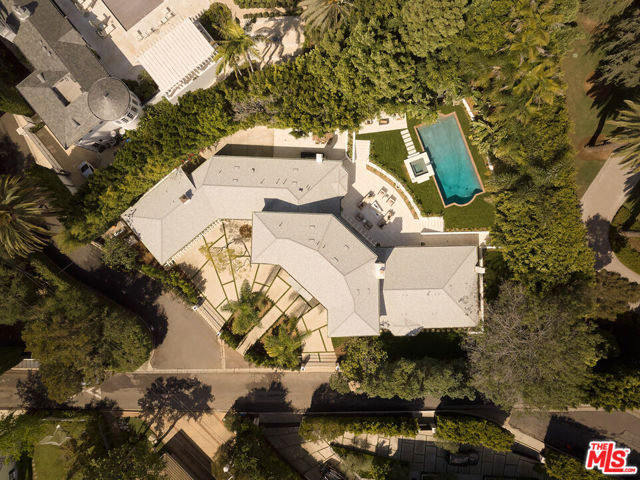 6 Bed Home for Sale in Los Angeles, California