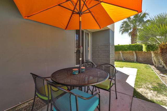 1181 Sunflower Lane, Palm Springs CA: https://media.crmls.org/mediaz/eb8fc1e3-5dc4-4a0f-adbb-7fccb8f13ae3.jpg