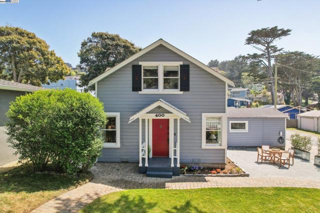 400 Paloma Ave, Pacifica CA: https://media.crmls.org/mediaz/eb901070-7781-45cf-bc49-0d7c0bd70c6b.jpg