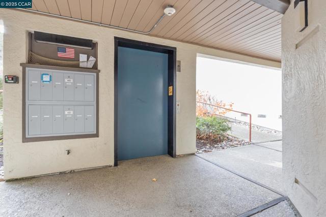 3535 Terra Granada Dr, Walnut Creek CA: https://media.crmls.org/mediaz/eb90c04c-0452-4ef5-8ef1-d31f8dd8ef48.jpg