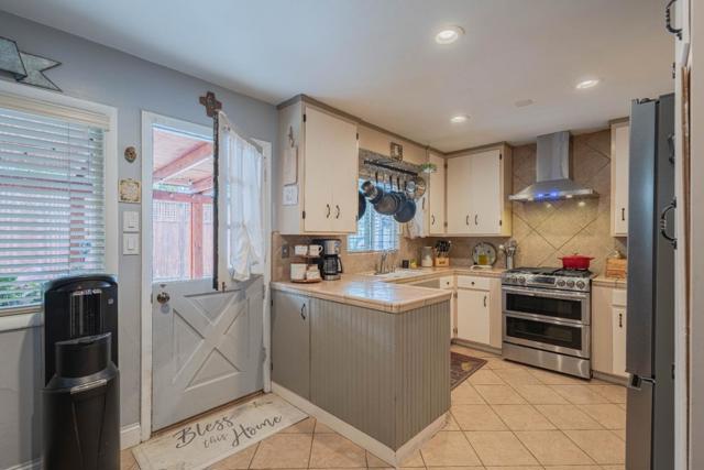335 Palma Drive, Salinas CA: https://media.crmls.org/mediaz/eb90c9a1-3c4a-4f29-a75f-cc999b9d0fb9.jpg
