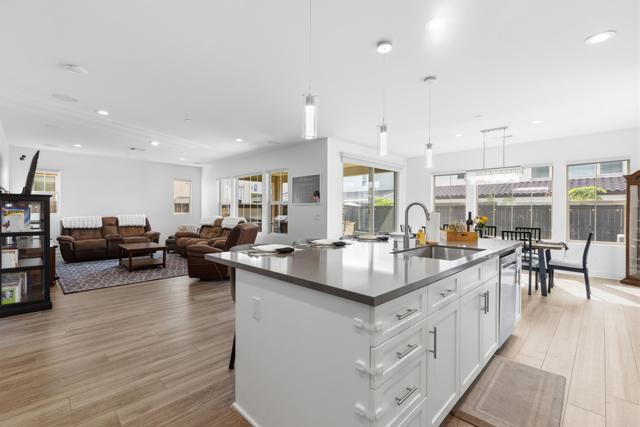 Detail Gallery Image 8 of 33 For 1234 Camino Prado, Chula Vista,  CA 91913 - 4 Beds | 3 Baths