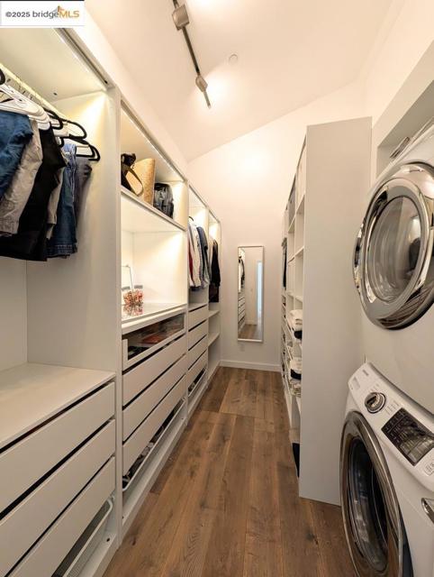206 Donohoe ST, East Palo Alto CA: https://media.crmls.org/mediaz/eb91614f-42fd-4a28-b4cd-6ad4b112fbe9.jpg