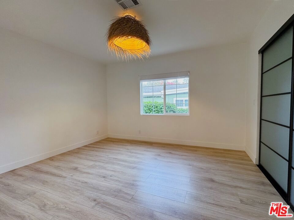 https://media.crmls.org/mediaz/eb917997-79eb-43c6-8a26-293de2747b75.jpg?preset=X-Large