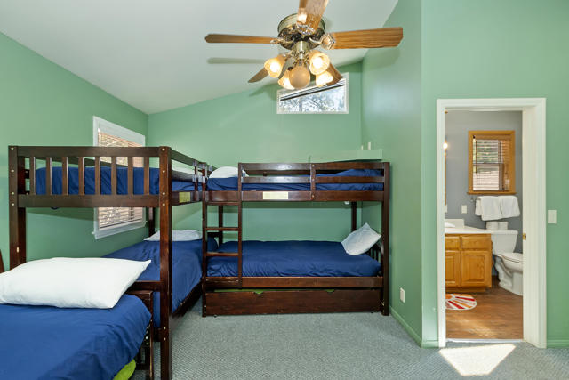 387 Wren Drive, Big Bear CA: https://media.crmls.org/mediaz/eb91868f-9b05-4a11-a6b9-023cfaa11cf1.jpg