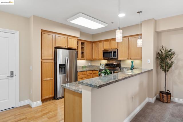 1310 Creekside Dr, Walnut Creek CA: https://media.crmls.org/mediaz/eb92349b-c659-4d8b-9e95-a764c049d283.jpg
