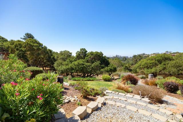 18530 Berta Ridge Place, Salinas CA: https://media.crmls.org/mediaz/eb92f277-823d-4715-bb83-9e73d49b1bd8.jpg