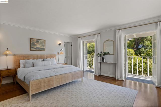 5701 La Salle Ave, Oakland CA: https://media.crmls.org/mediaz/eb92f57d-e4df-4aa5-94e4-8d4662b146d4.jpg