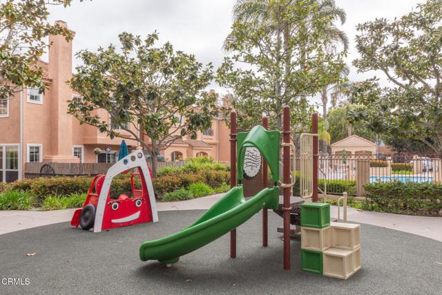 1132 Mooring Walk, Oxnard CA: https://media.crmls.org/mediaz/eb937bca-9237-4770-b496-988640ab343e.jpg