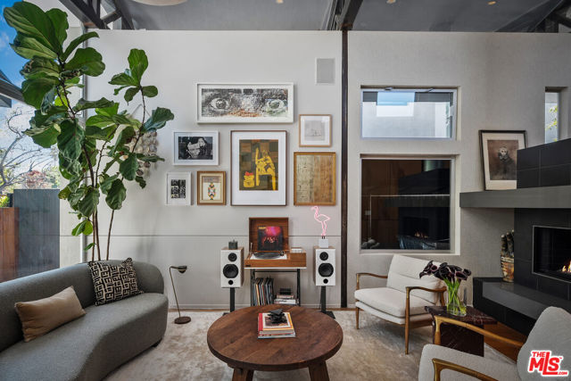 8735 Dorrington Avenue, West Hollywood CA: https://media.crmls.org/mediaz/eb93cb20-db07-47ee-aace-e47997c0aad1.jpg