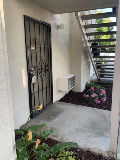 2566 WHITE OAK PLACE, Escondido CA: https://media.crmls.org/mediaz/eb93e336-0b5e-424b-94af-1daa41965176.jpg