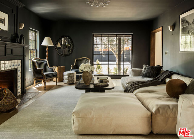 1524 Sunset Plaza Drive, Los Angeles CA: https://media.crmls.org/mediaz/eb940bc6-8503-4583-a6a7-7eed9f98b92a.jpg