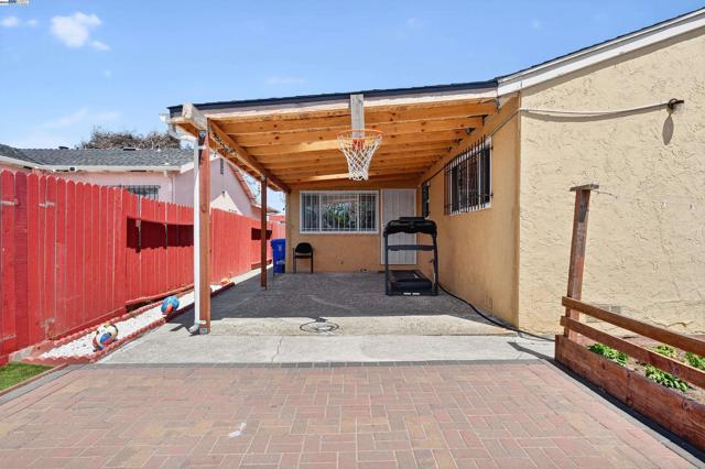 4300 Berk Ave, Richmond CA: https://media.crmls.org/mediaz/eb940e8f-c361-4e2d-860a-c2d3d4e02ba6.jpg