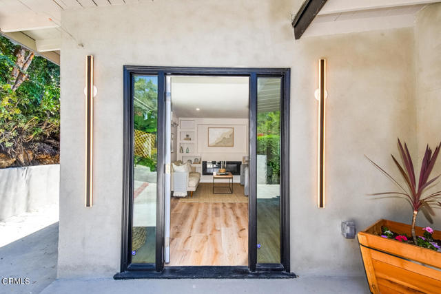 4035 W Avenue 42, Los Angeles CA: https://media.crmls.org/mediaz/eb941261-b6b9-4b15-8c72-0071f76eeeac.jpg