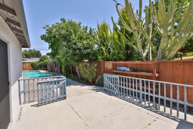 1841 Briarwood Drive, Santa Clara CA: https://media.crmls.org/mediaz/eb942fb3-11cd-4035-94a7-07b95cceeb6b.jpg