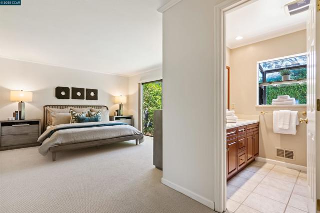 372 El Divisadero Ave, Walnut Creek CA: https://media.crmls.org/mediaz/eb94a7aa-425d-4e4f-a1f1-1afefc2cb253.jpg