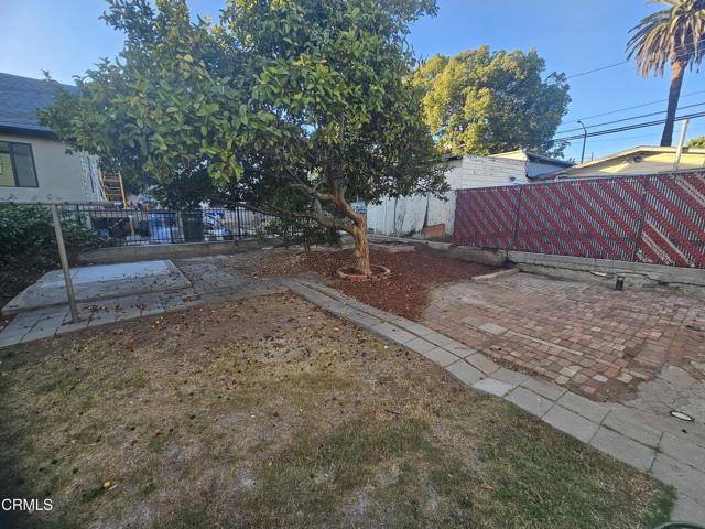 851 N Rampart Boulevard, Los Angeles CA: https://media.crmls.org/mediaz/eb94cb10-dae3-41ec-aec2-f2fafe4f1dab.jpg