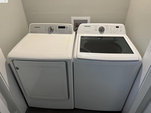 1123 92nd, Oakland CA: https://media.crmls.org/mediaz/eb958b18-39f0-4333-9707-20e41ededb6b.jpg