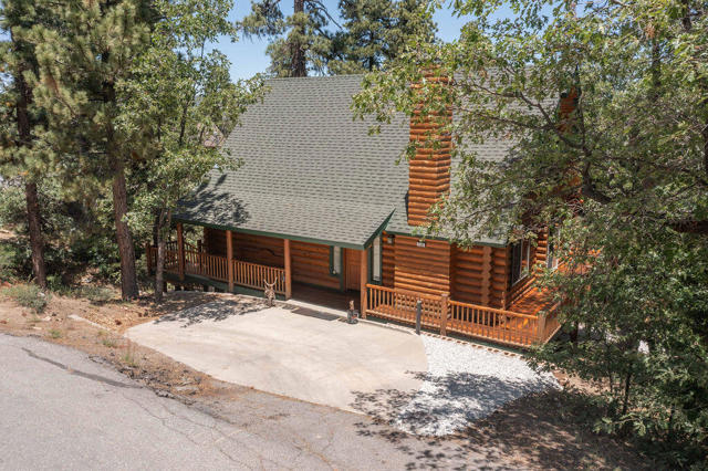 1307 Pigeon Road, Big Bear CA: https://media.crmls.org/mediaz/eb95a9f5-da5f-4516-b785-89e7fcbab100.jpg