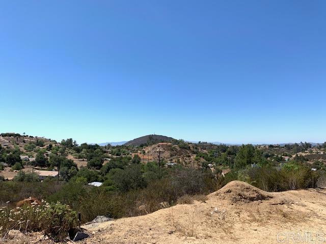 12462 Hillpoint Court, Valley Center CA: https://media.crmls.org/mediaz/eb95ab9c-0520-479b-bbd7-d6bc230443ef.jpg