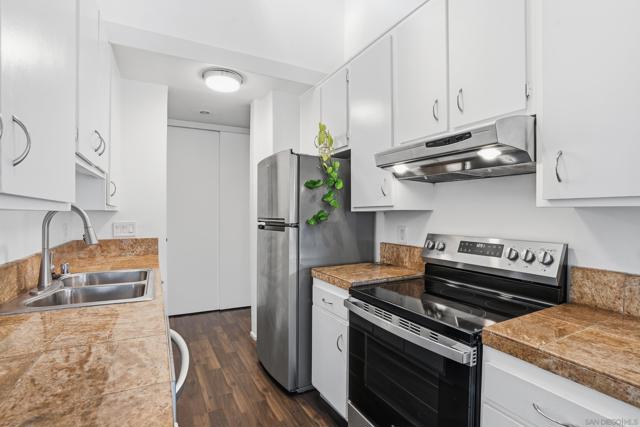 1885 Diamond St, San Diego CA: https://media.crmls.org/mediaz/eb96a9ec-cded-4708-983d-a5e8e850577e.jpg