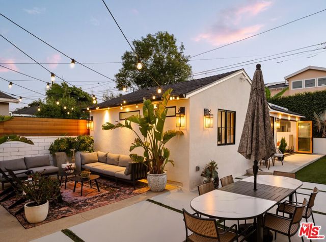 7219 Dunfield Avenue, Los Angeles CA: https://media.crmls.org/mediaz/eb96ab11-135d-4dc9-94b7-61bda2c17be8.jpg
