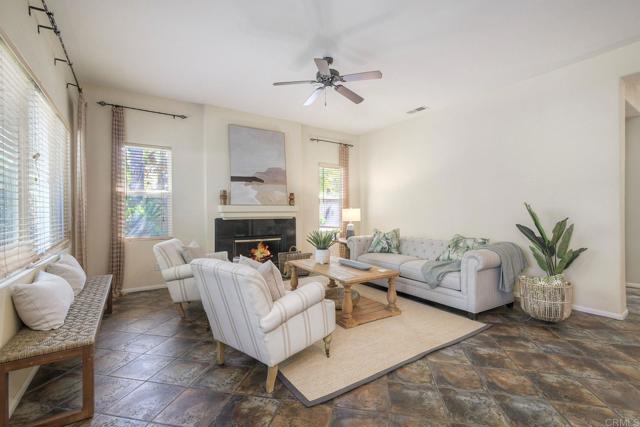 Detail Gallery Image 12 of 30 For 1701 Hilo Dr, Vista,  CA 92081 - 3 Beds | 2/1 Baths