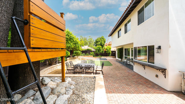 1635 Swansea Place, Westlake Village CA: https://media.crmls.org/mediaz/eb976f6e-feb1-4868-9753-d97b1ba01fd1.jpg